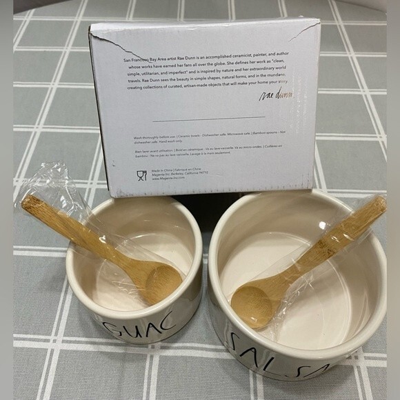 New in Box Rae Dunn Ceramic Artisan Guac and Salsa Bowl Set with 2 Bamboo Spoons - Picture 6 of 11
